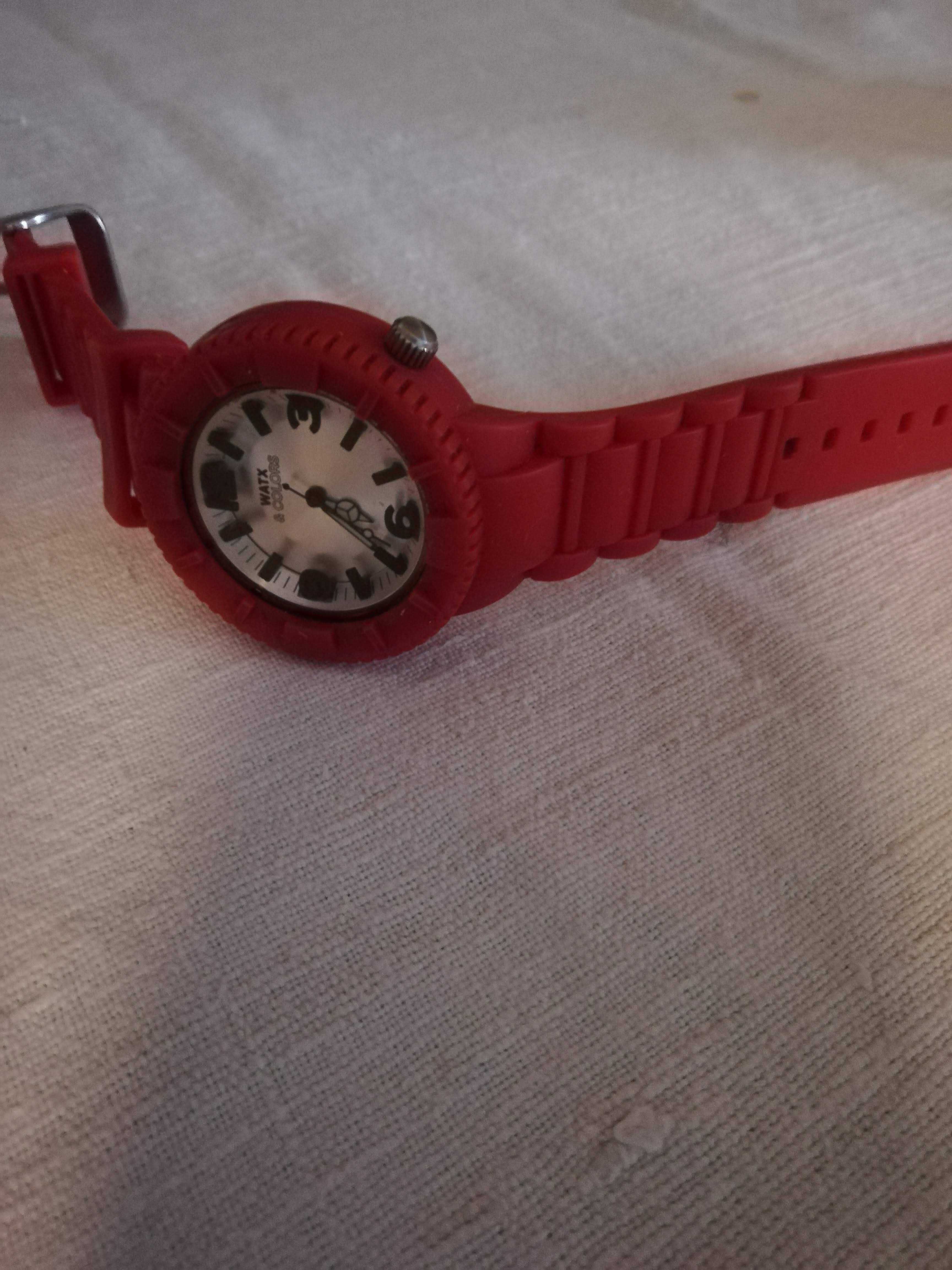 Relógio da marca Watx & Colors vermelho