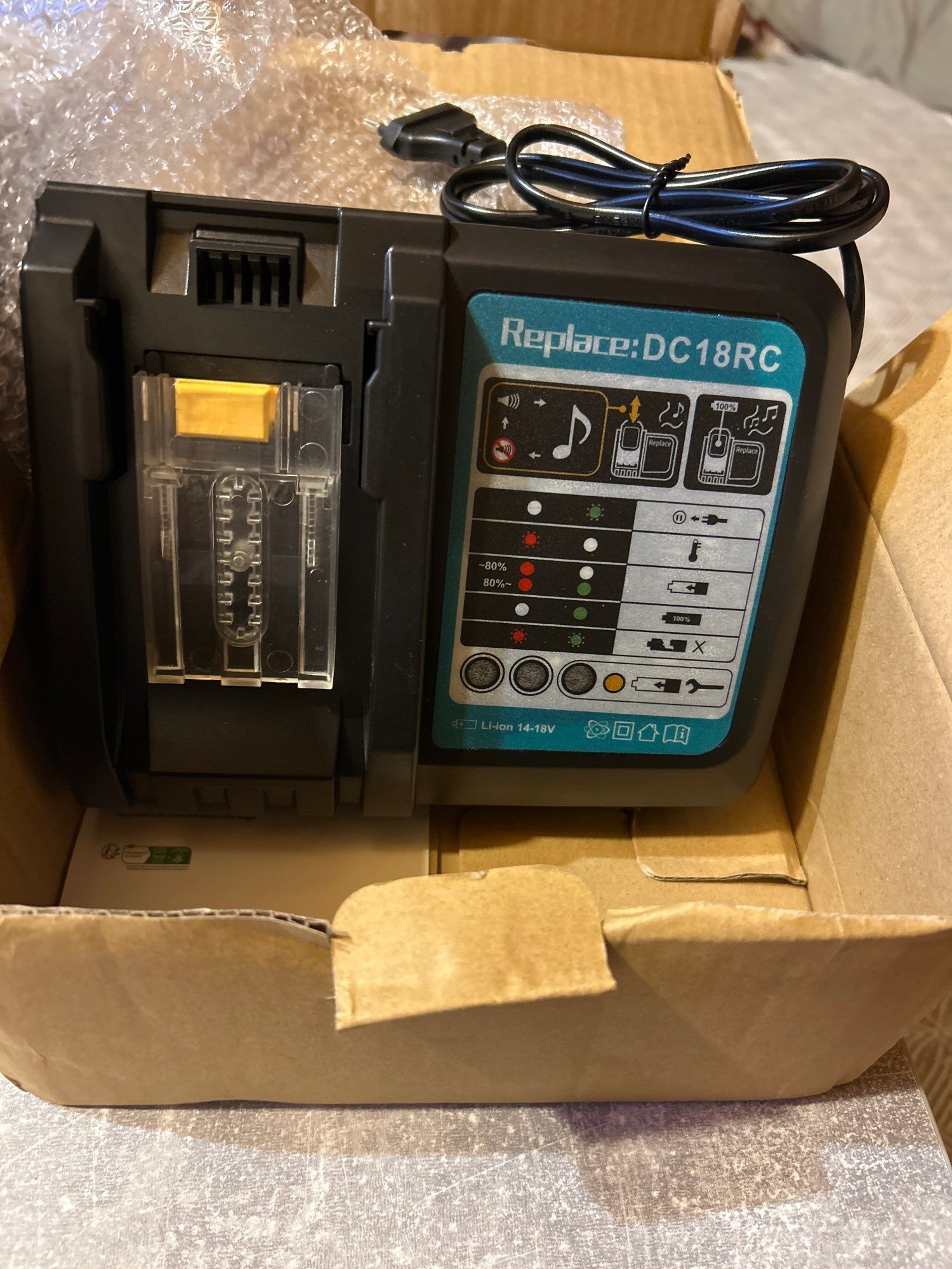 Carregador de baterias para ferramentas Makita