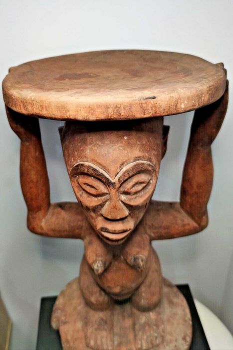 Banco africano. De norte de Angola ou Congo. Africa. Arte Africana.