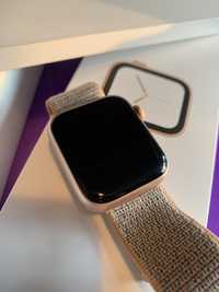 Apple Watch 4 40mm gold в отличном состоянии.