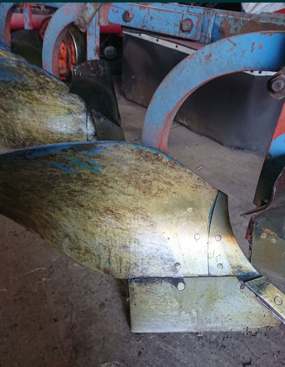 Продам плуг Overum . Плуг 3 корпуса . Плуг 3х30