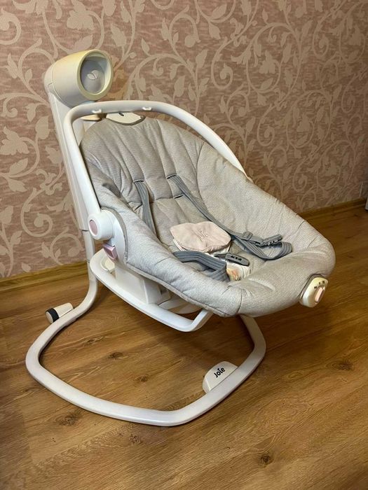 Продаю крісло гойдалку фірми Joie  в дуже гарному стані