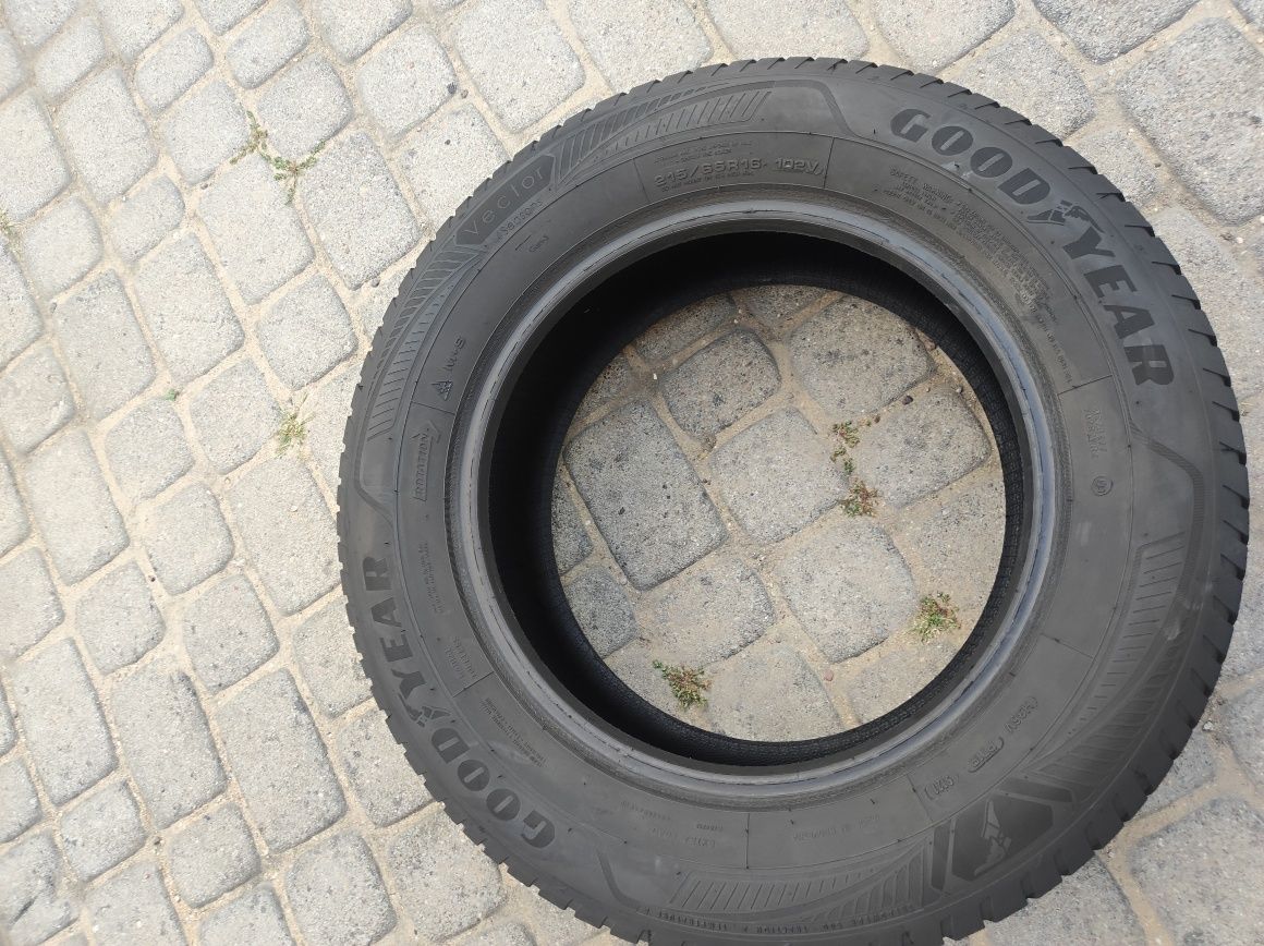 215.65.16 Dwie opony Wielosezonowe Goodyear Vector 4 Seasons Gen-3