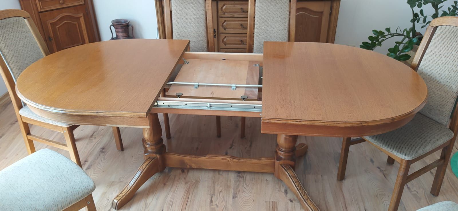 Stół dębowy plus sześć krzeseł