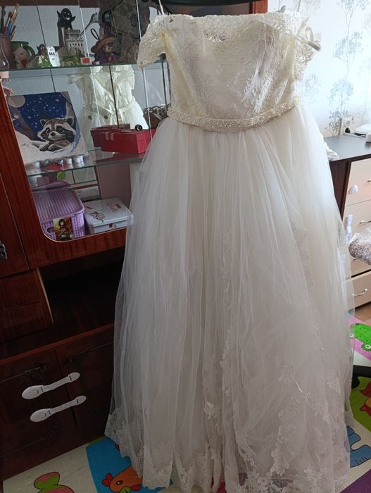 Продам весільну сукню б./у.