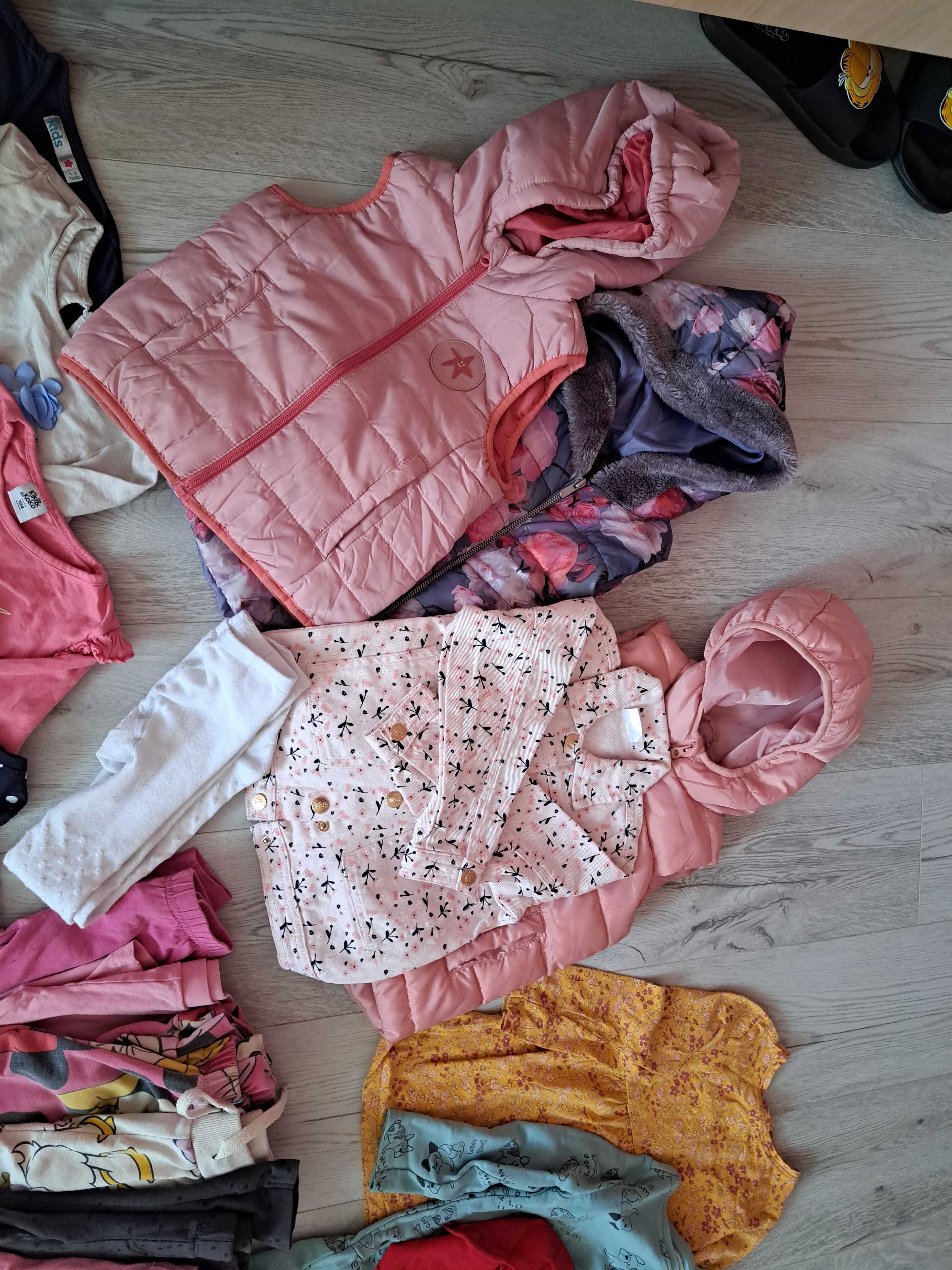 Paka ubranek dla dziewczynki 104 bluzy spodnie sukienki