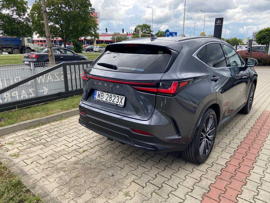 Lexus NX350h OMOTENASHI + luxury, hak, koła zimowe, po serwisie