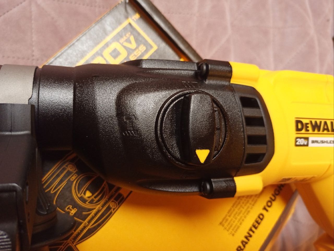 Перфоратор DEWALT DCH133 20V бесщеточный