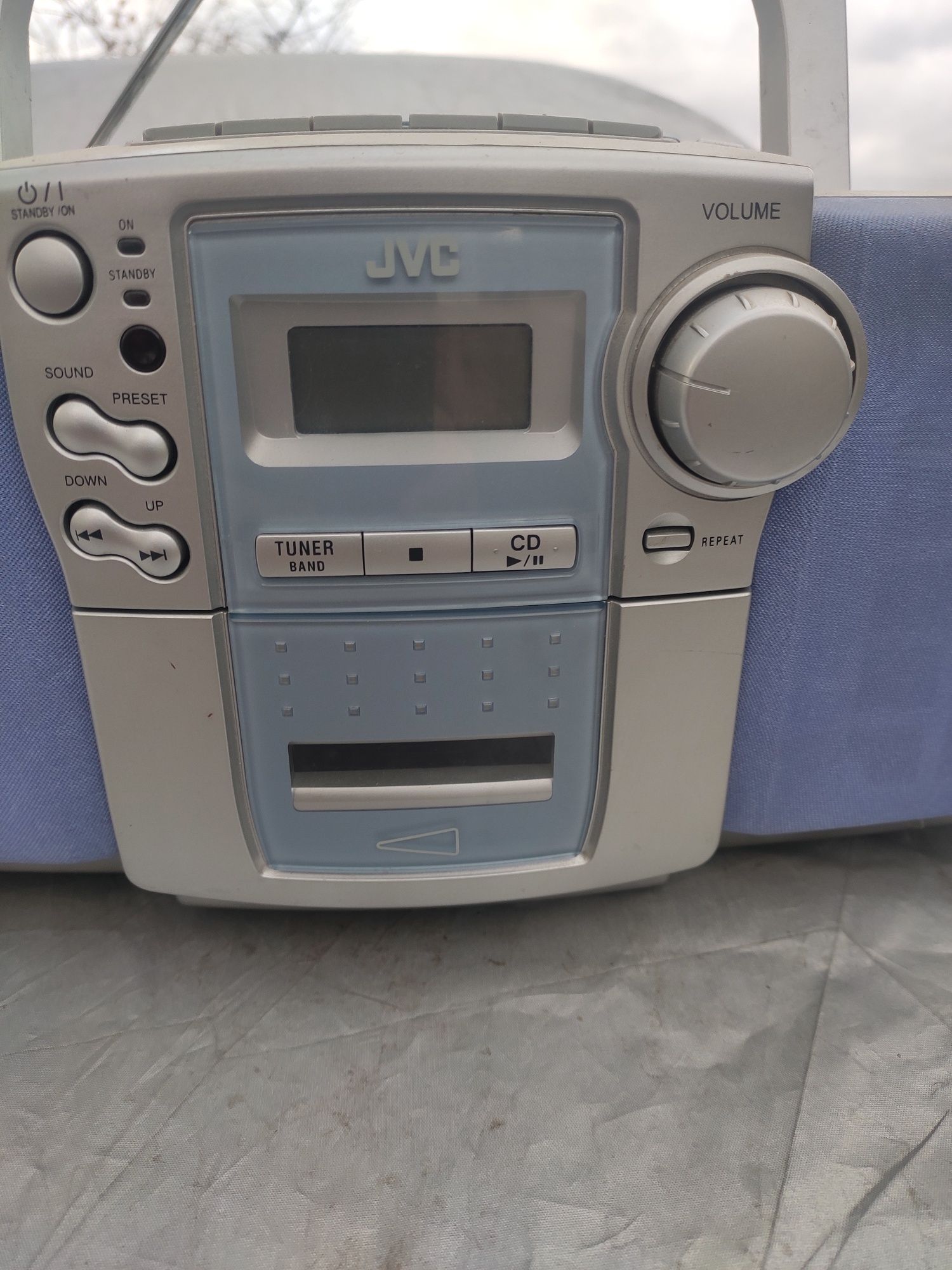 Музыкальныф мини центр JVC.