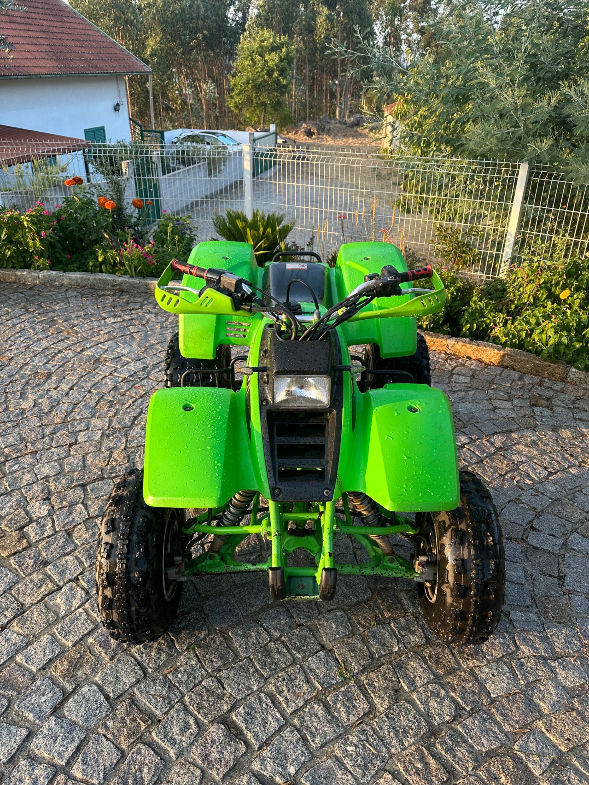Moto 4 Kawasaki 250cc