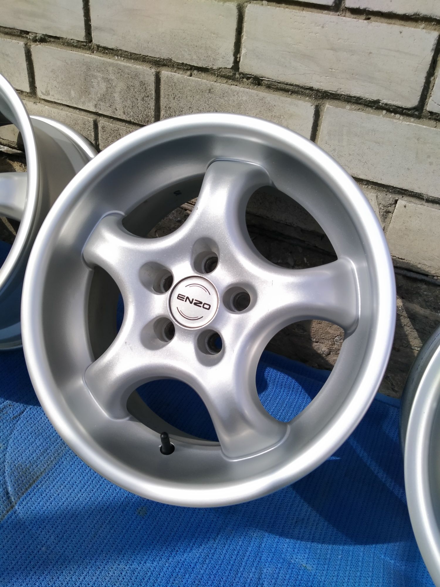 Диски  5*100 R16 ENZO CUP Vw Golf Bora polo Skoda Tur Fabia Audi A3