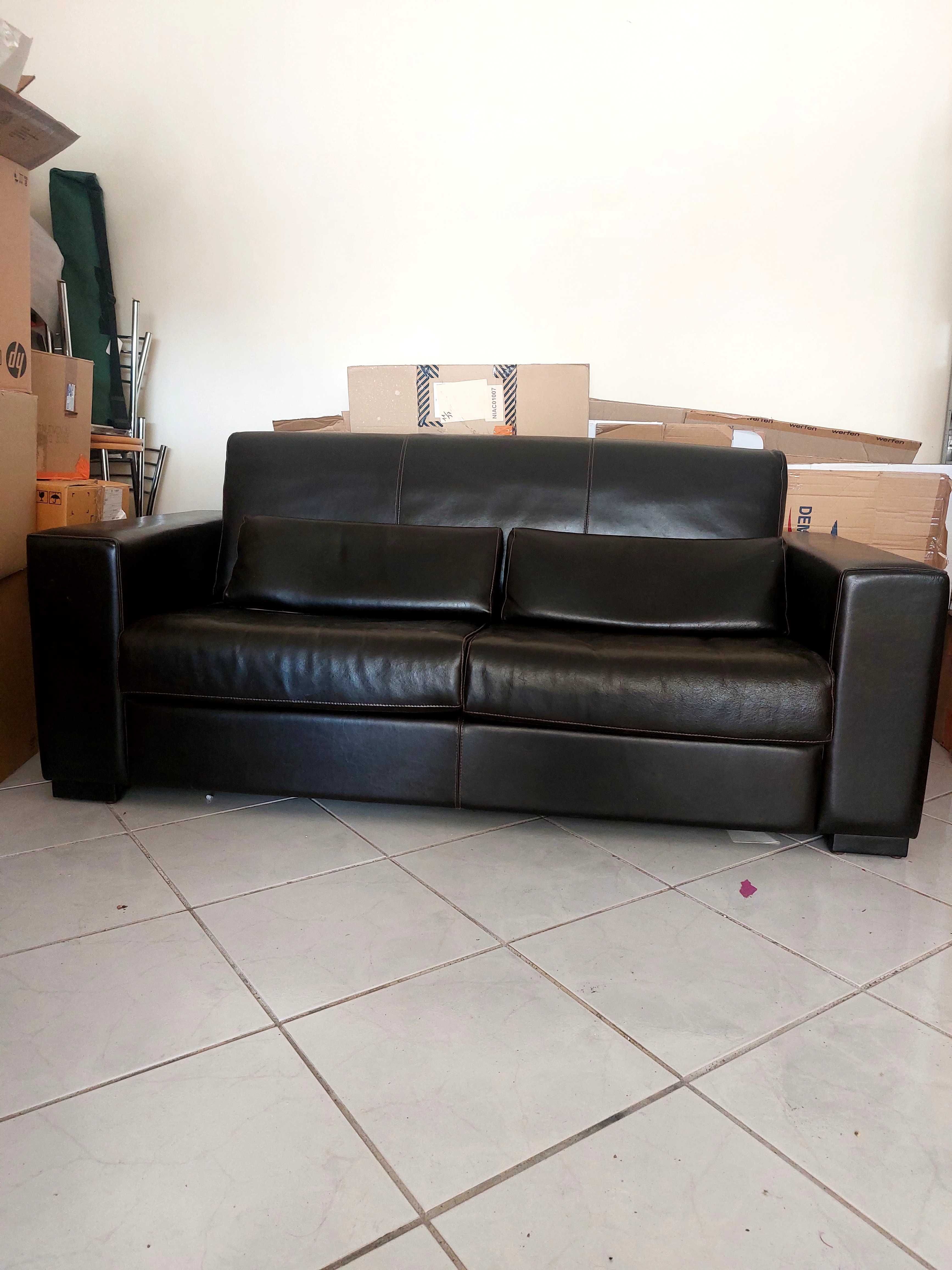 Sofá couro 3 lugares pouco uso