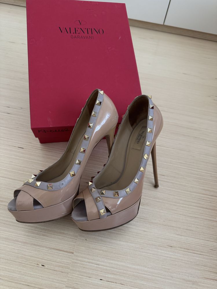 Підбори valentino