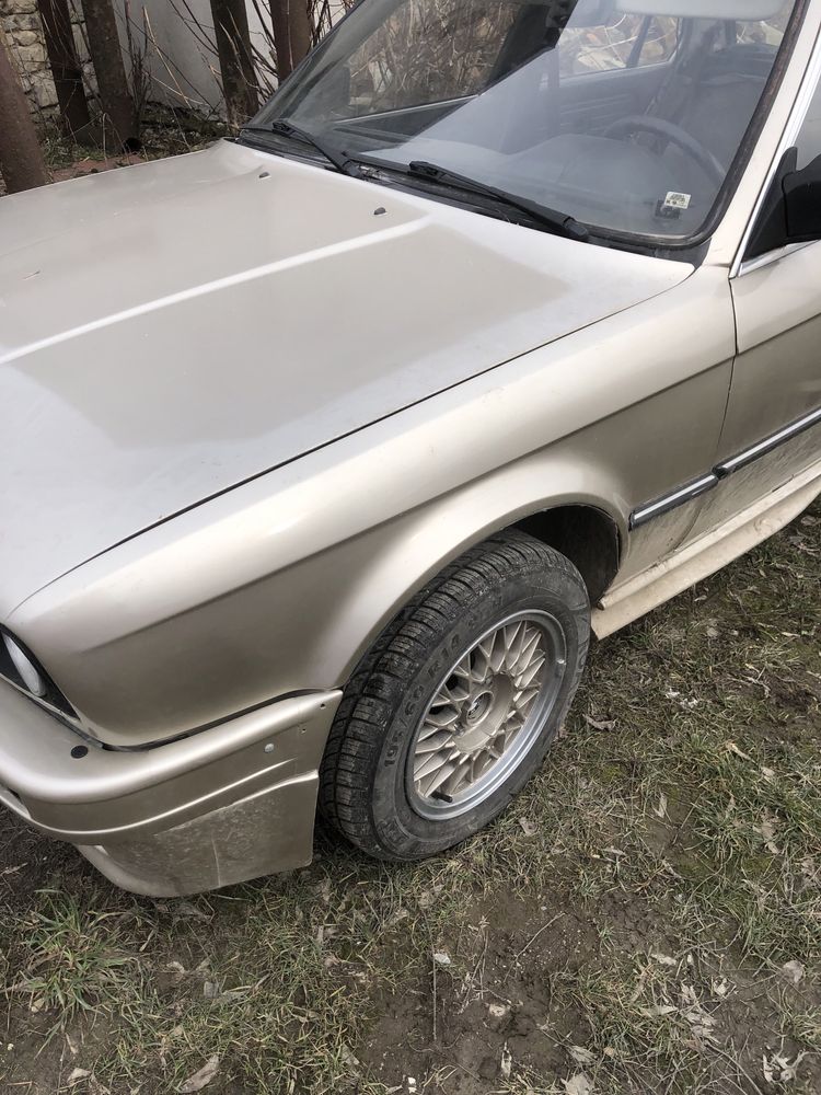 Крило переднє Bmw e30