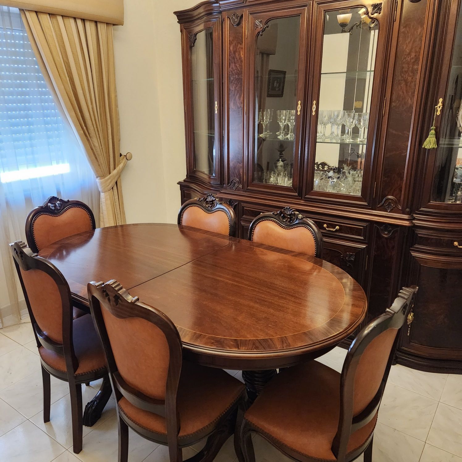 Movel sala com mesa e cadeiras