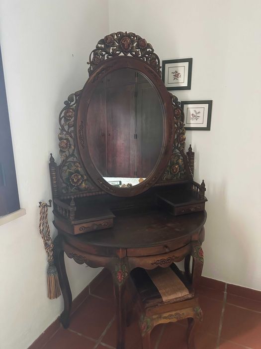 Penteadeira Antiga em madeira - Estilo Vitoriano