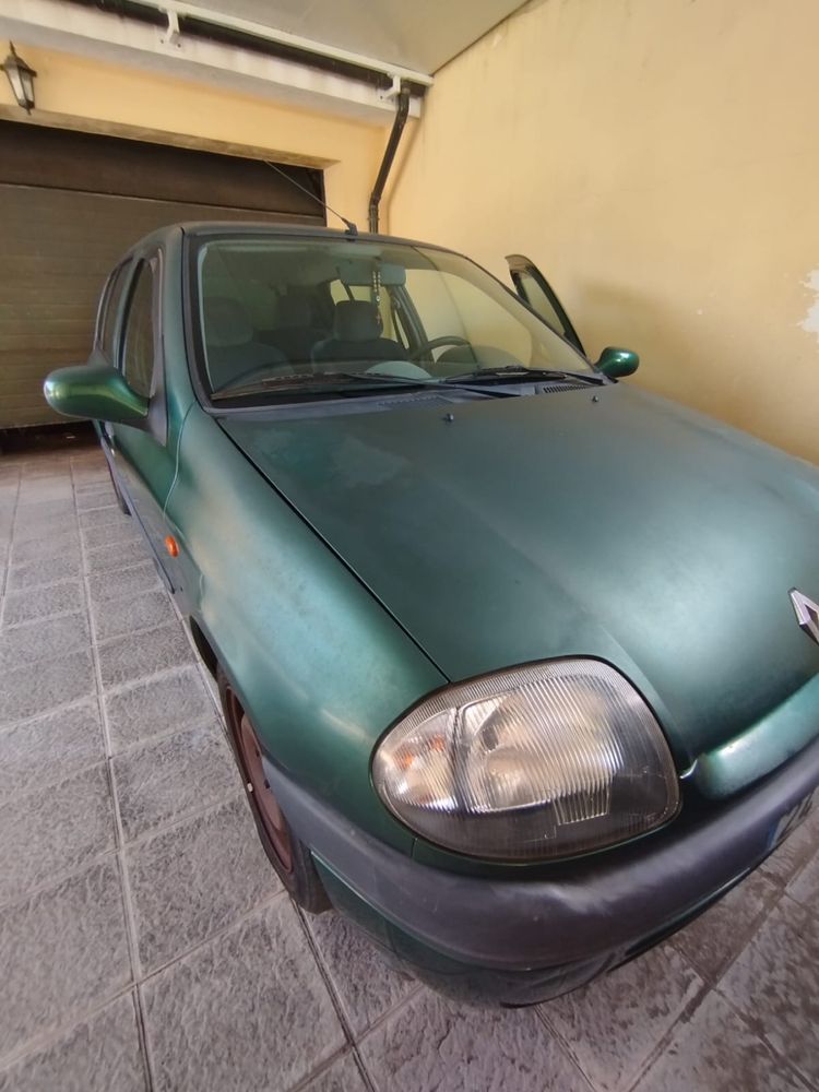 Renault clio 1.4 gasolina , vendo pela melhor oferta