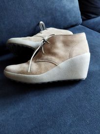 Buty damskie półbuty Clarks 39 40 zamsz khaki sznurowane koturn wygoda