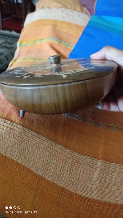 Taça antiga com tampa