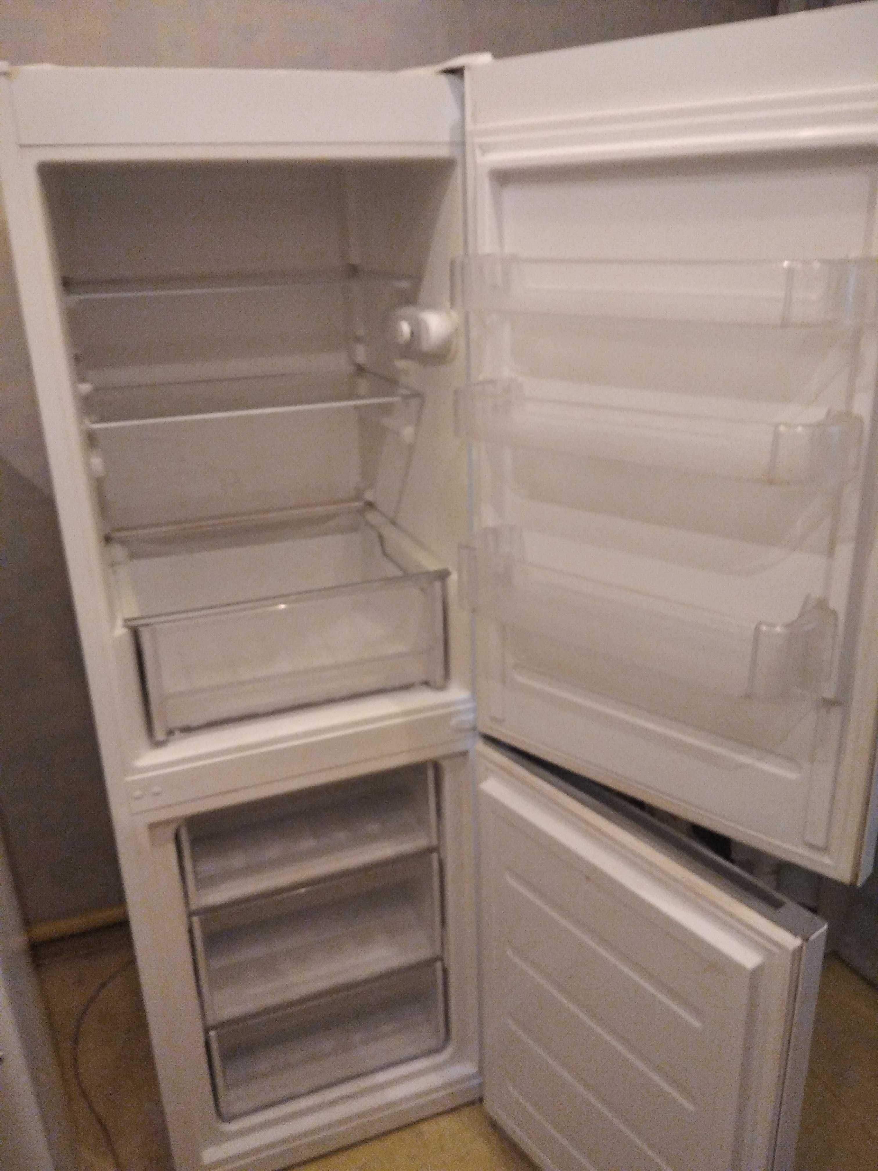 Продам хороший импортный холодильник разные
