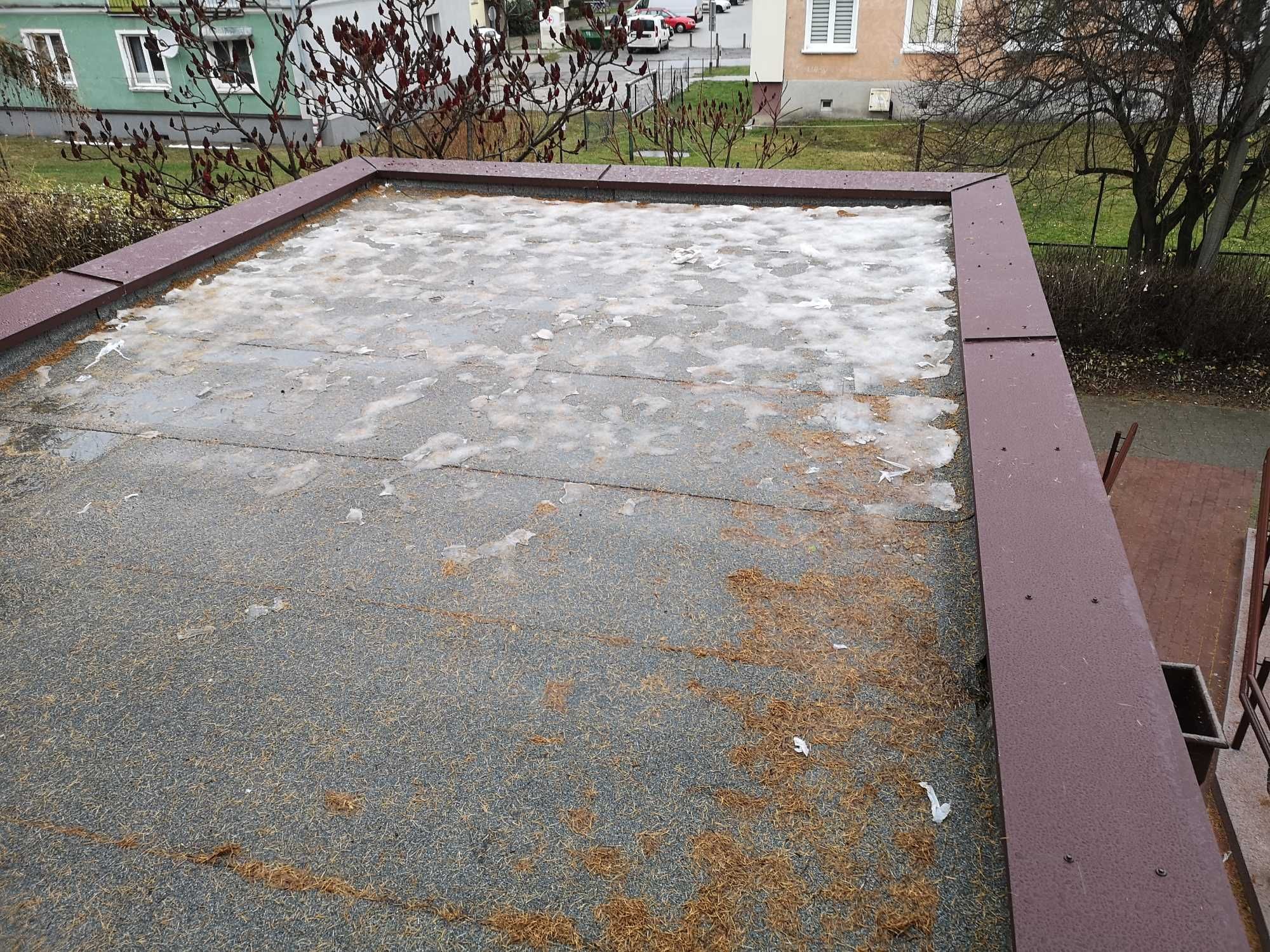 Dachy plaskie, tarasy, podbitki, płyta warstwowa itp