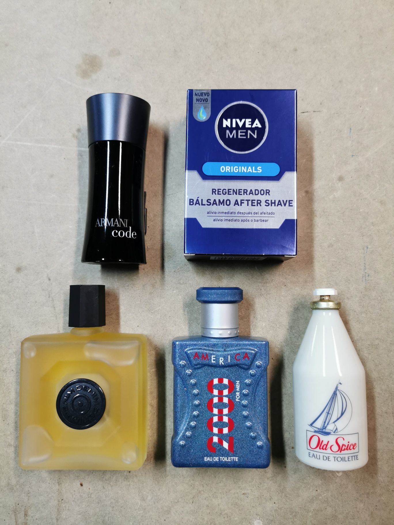 Vários produtos de higiene para homem