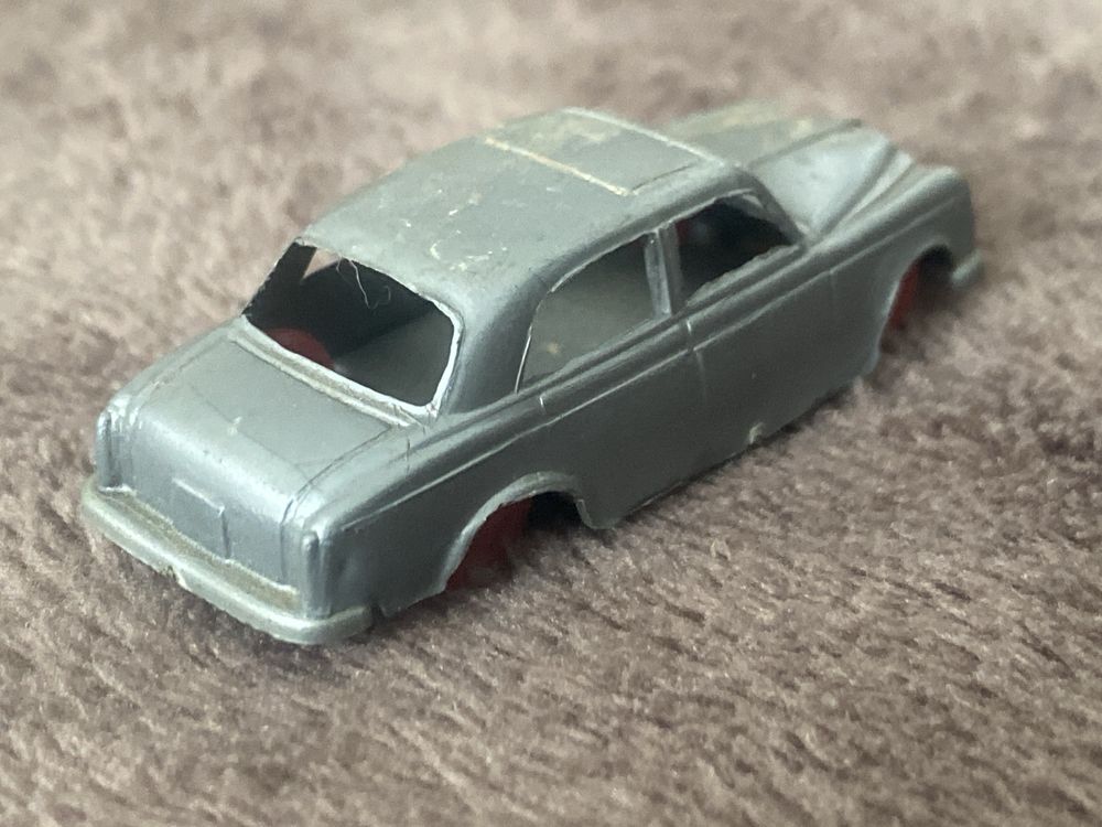 Stary model makieta H0 HO Peugeot 403 made in France