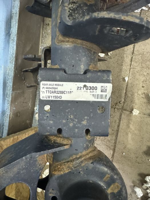 Вісь задній міст wrangler jl