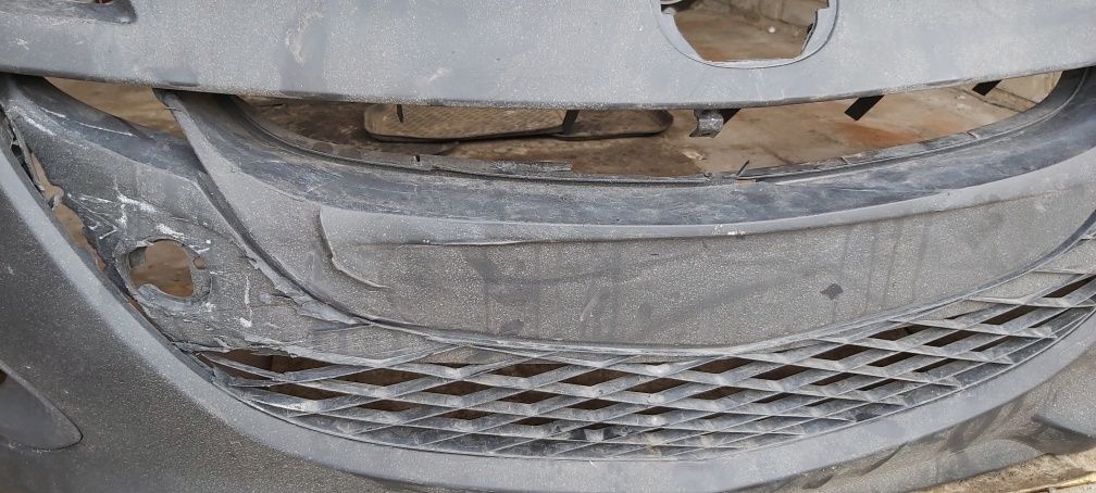 Решётка и заглушки ПТФ в бампер на Mazda 5 (cw)