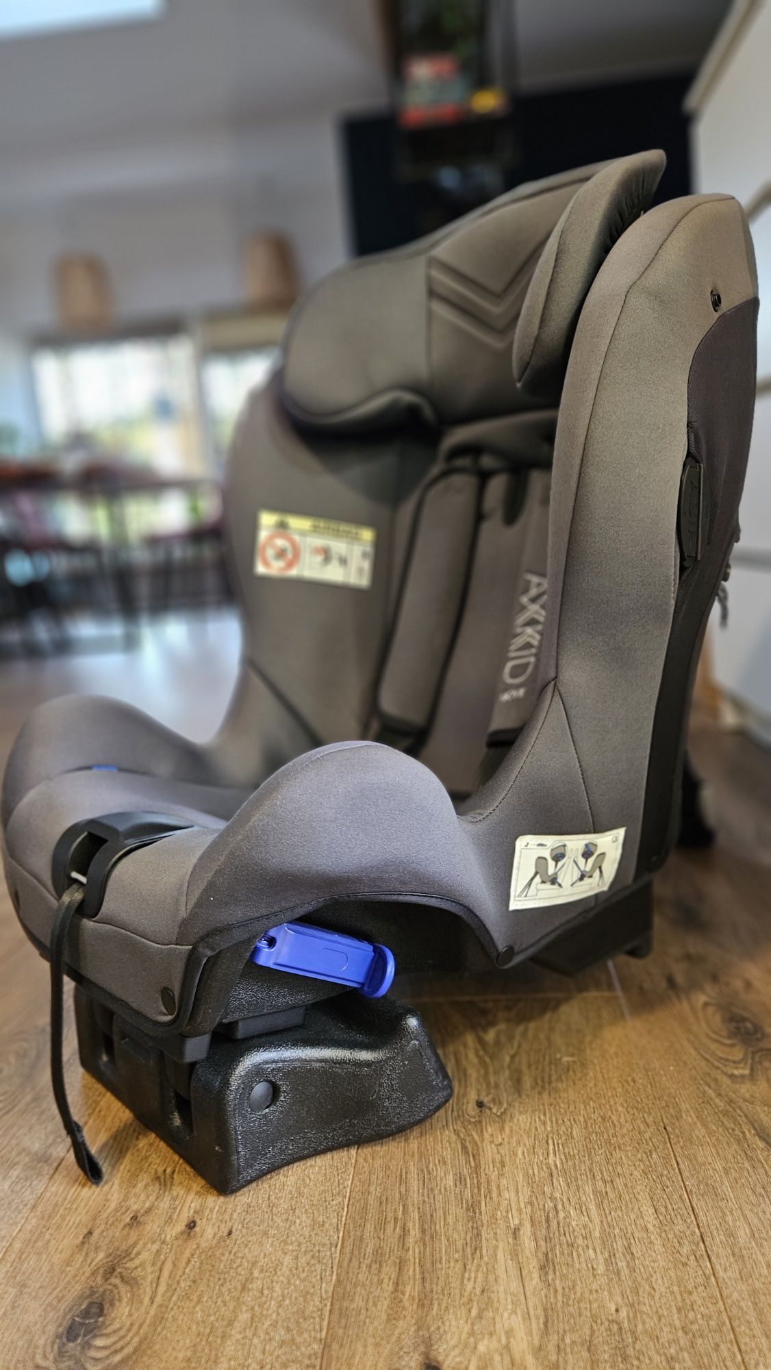 Fotelik axkid move prawie nowy rwf tyłem 9-25kg