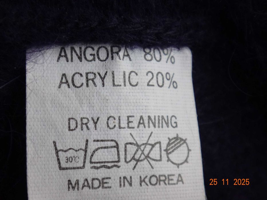 Женский берет из ангоры.