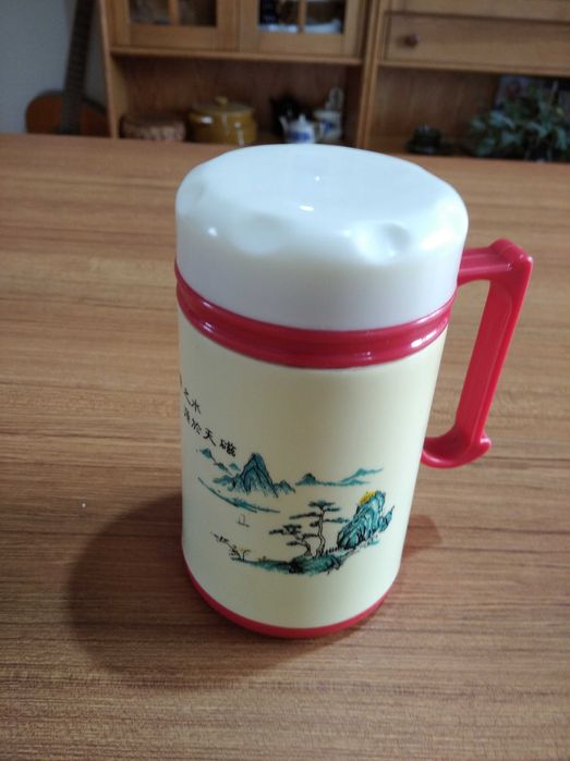 Kubek magnetyczny z łyżeczką