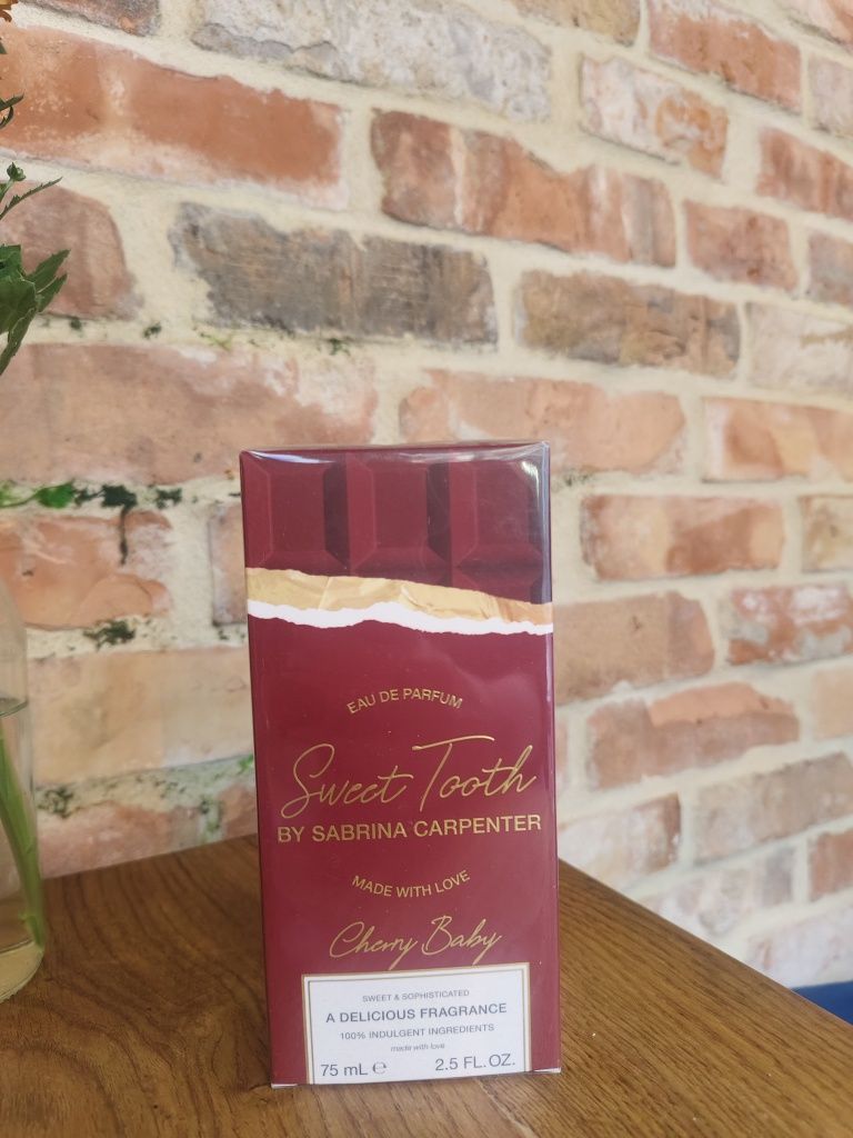 Perfumy Sabrina Carpenter Sweet Tooth brązowe, różowe, czerwone