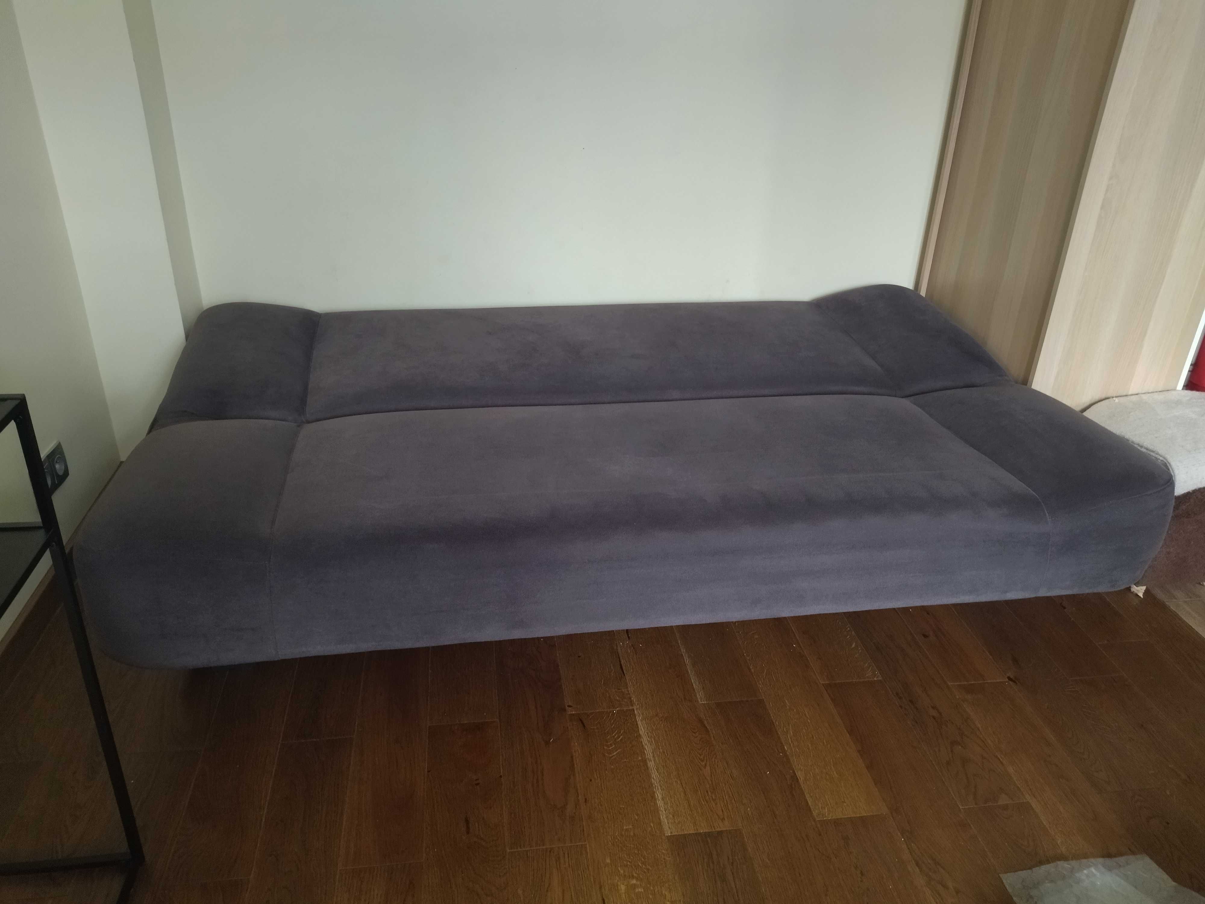 Sofa rozkladana z pojemnikom na posciel