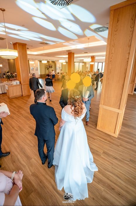 Suknia ślubna wiązana