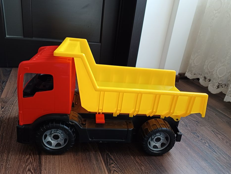 Дитяча машина велика