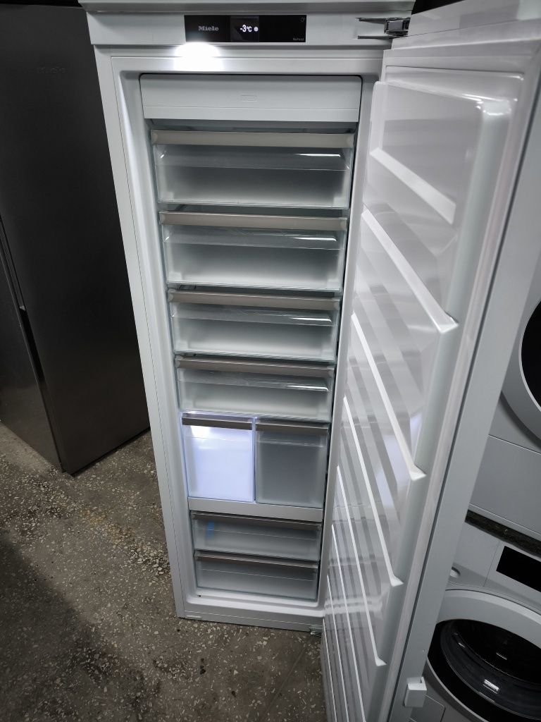 Zamrażarka  do zabudowy Miele FNS 7794 D ice