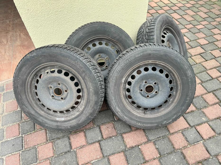 Sprzedam cztery koła z oponami zimowymi Nokian WR D4, 195/65, R15