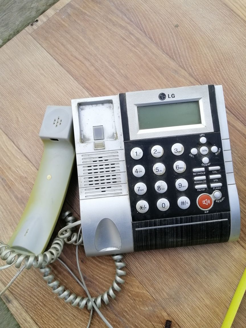 Телефон стационарный  кнопочный с полочкой
