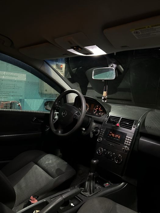 Мерседес А180 по низу ринку