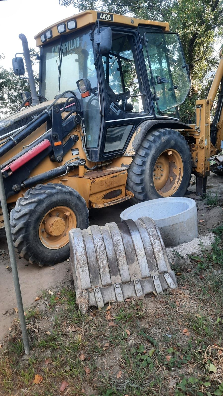 Maquina Caterpillar CAT, 442D, em muito bom estado. 2004