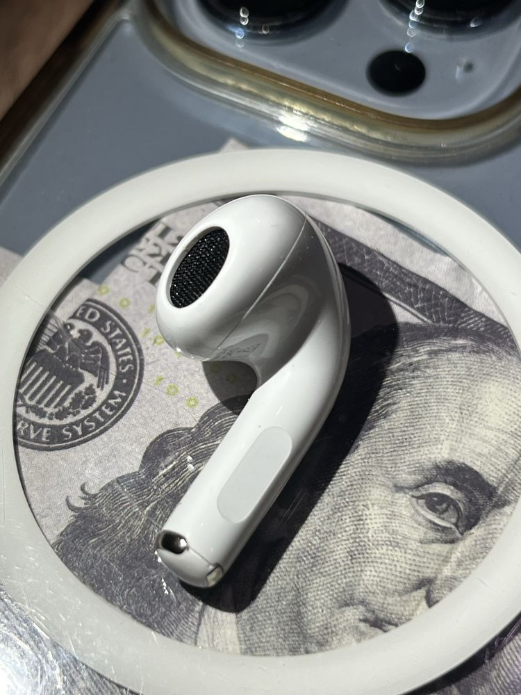 Продам навушник AirPods 3 ліве один без кейсу