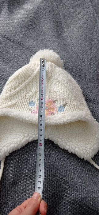 Тепла шапка на дівчинку на 2 роки