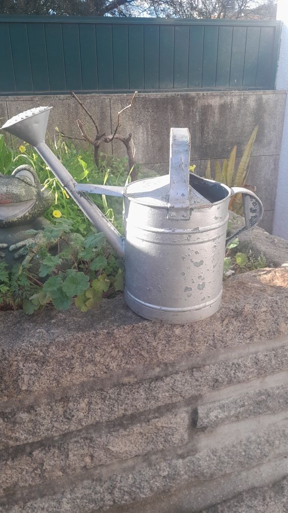 Regador antigo vintage
