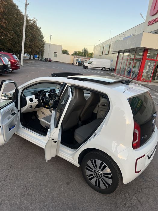 Volkswagen e-Up 2015 року