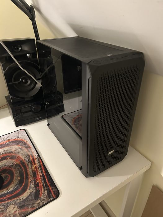 Monitor , komputer oraz dodatki dla gracza