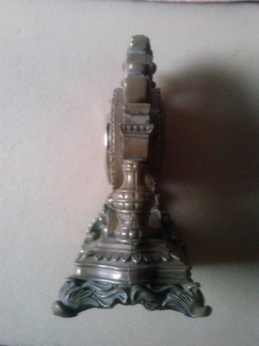 Zegar kominkowy kwarcowy z budzikiem, 190 zł.