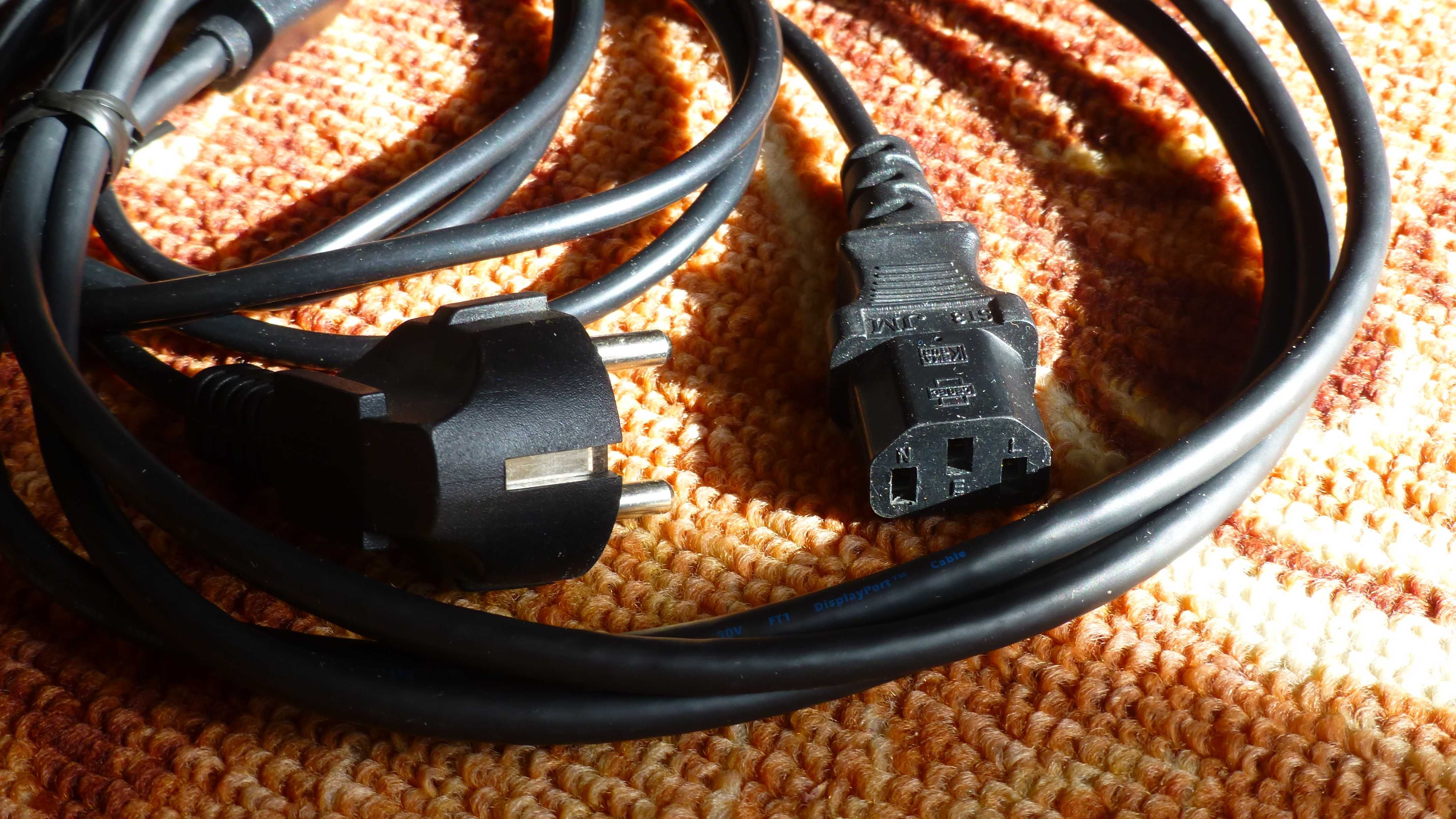 Кабелі до комп'ютера DVI-DVI,  VGA-VGA, RJ45-RJ45, USB, шнур живлення