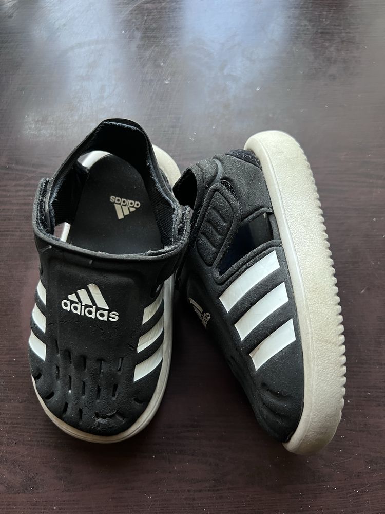 Сандалі adidas  дитячі 23 розмір