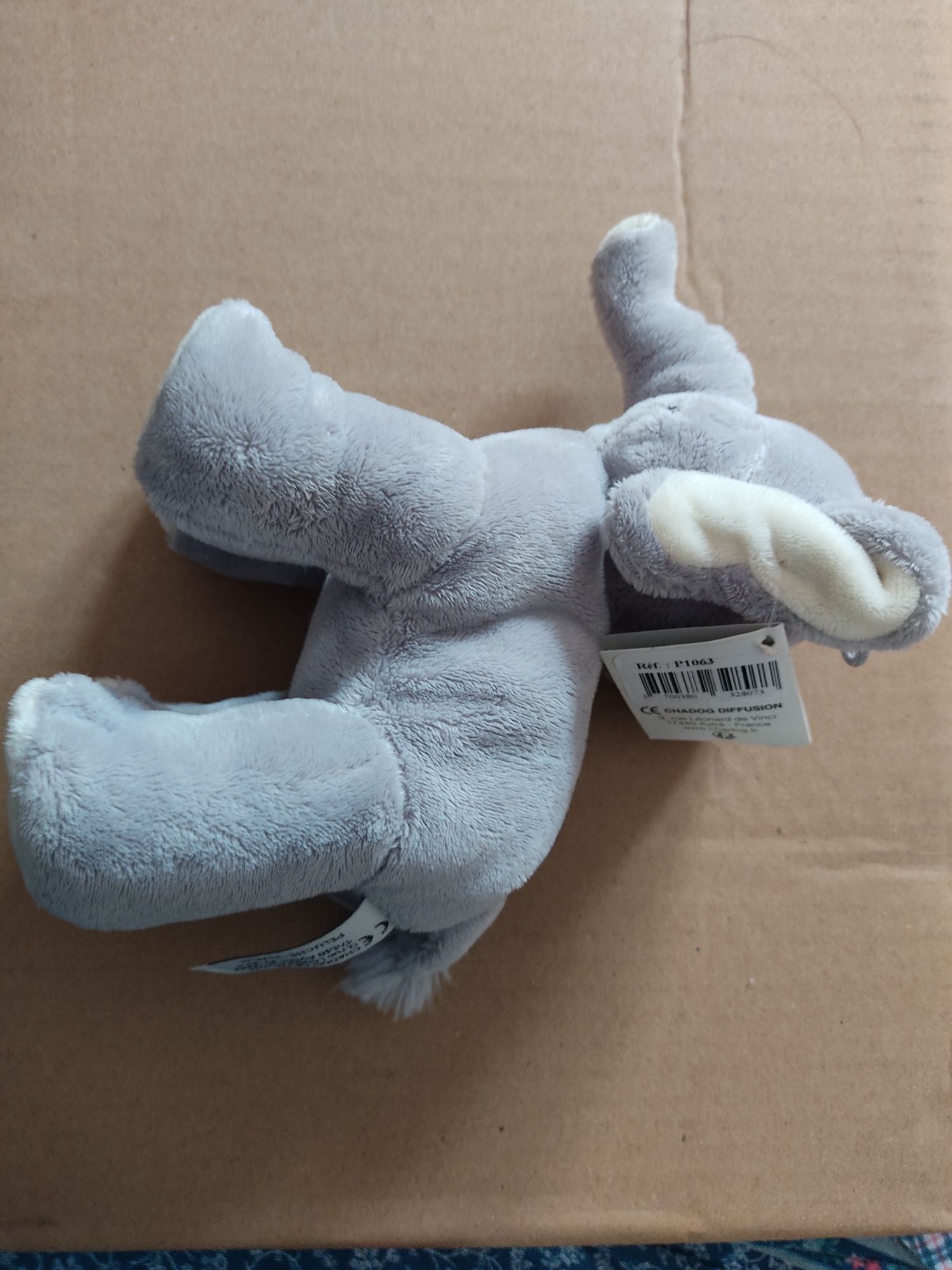 Elefante de peluche